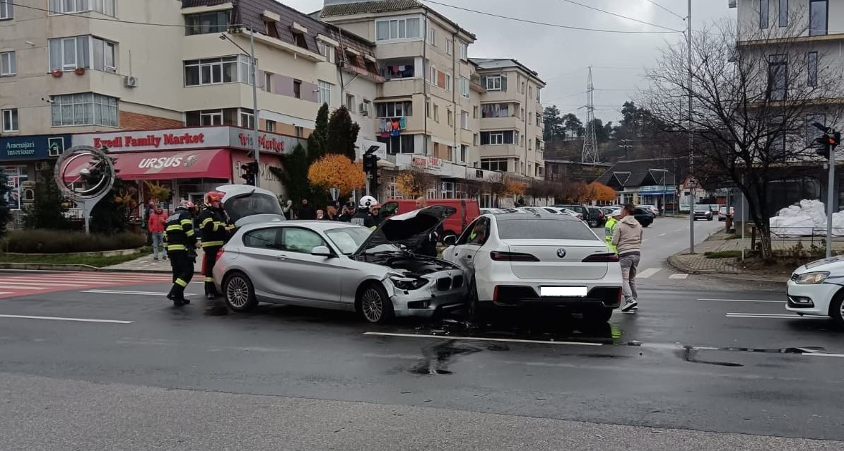Accident în Argeș: Mașini distruse, bolid BMW implicat