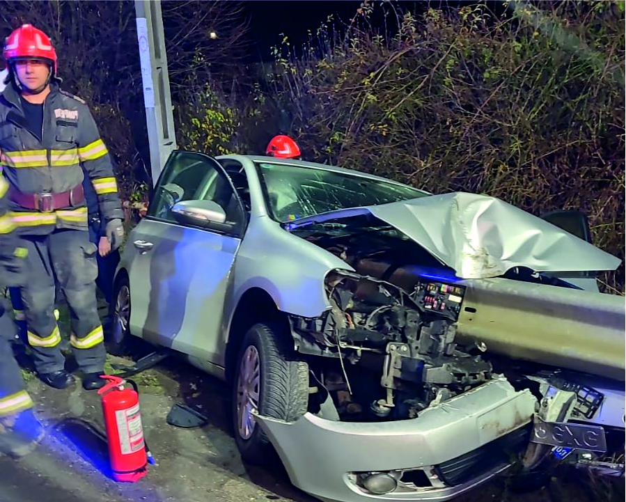 Accident deosebit de grav în Argeș: Mașină străpunsă de glisieră