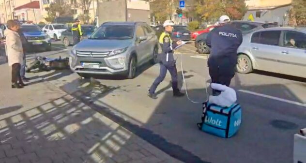 Șofer de 84 de ani a băgat un tânăr de 21 de ani, livrator Wolt, în spital