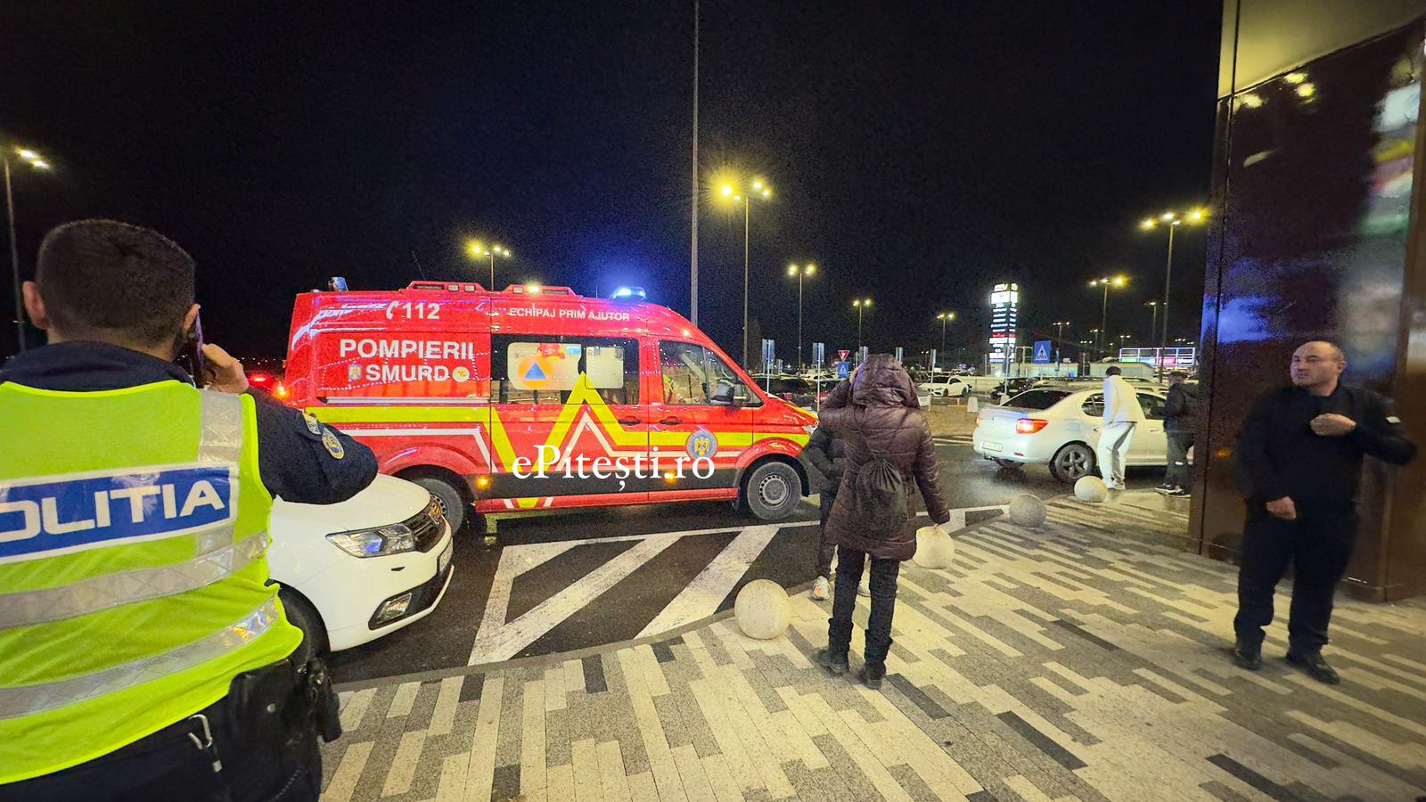 Exclusiv. Doua puștoaice s-au bătut la Argeș Mall!