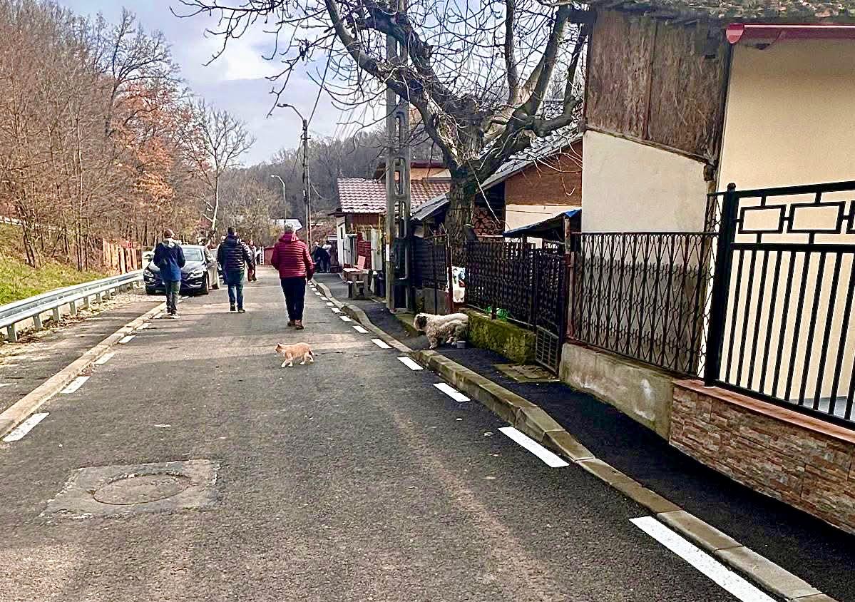 Pitești. Încă o stradă de pământ asfaltată!