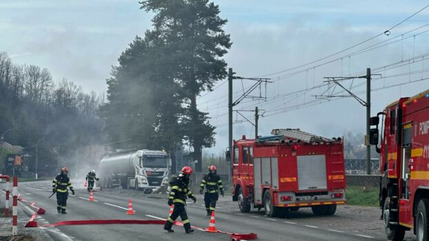 Trafic complet blocat pe DN1: Cisternă cu substanțe periculoase răsturnată