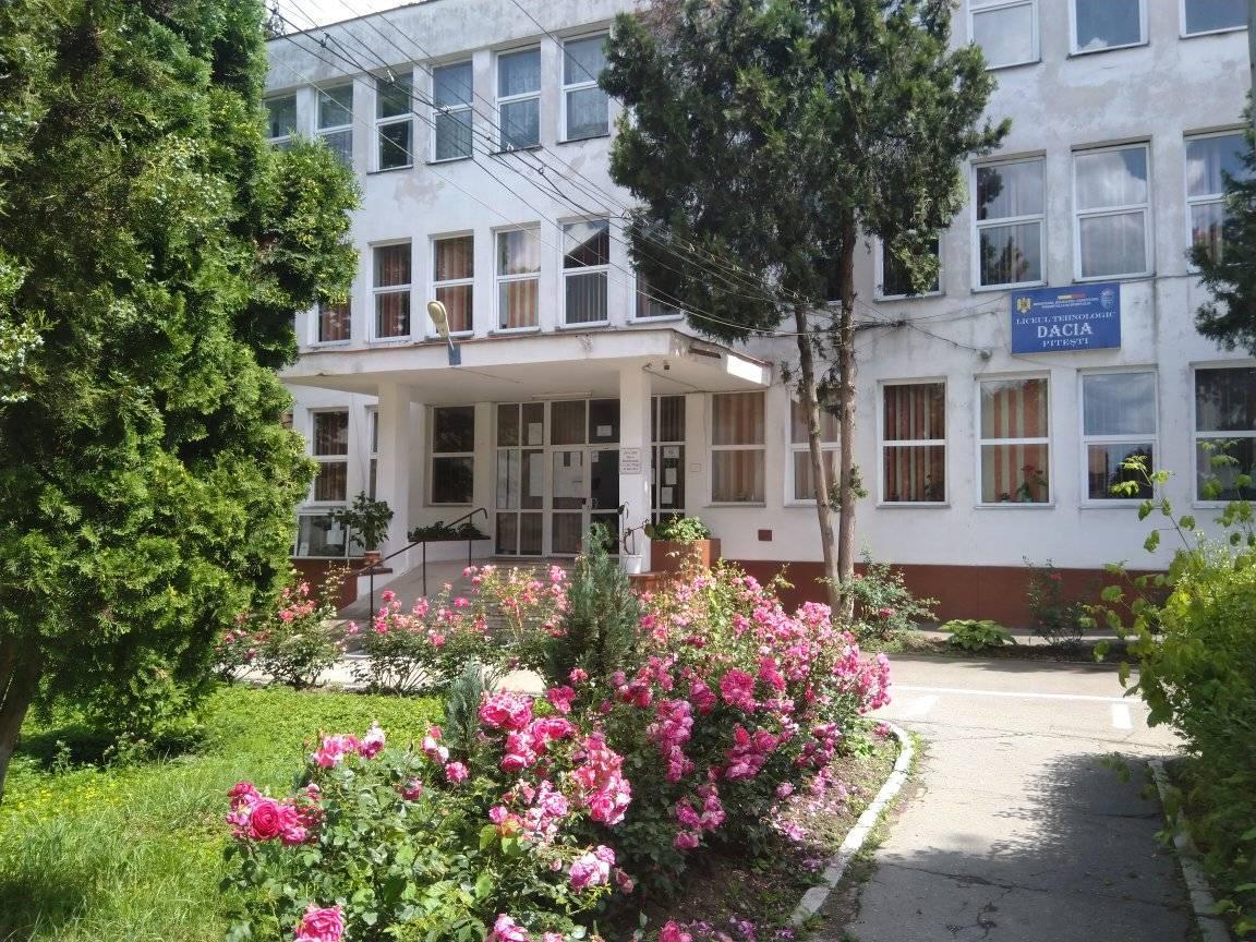 Liceul Tehnologic „Dacia” din Pitești angajează!