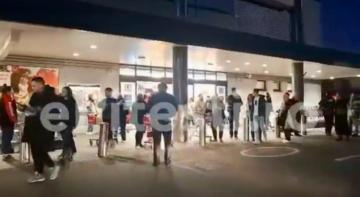 Exclusiv/Pitești. Panică la Kaufland! Oamenii au ieșit speriați