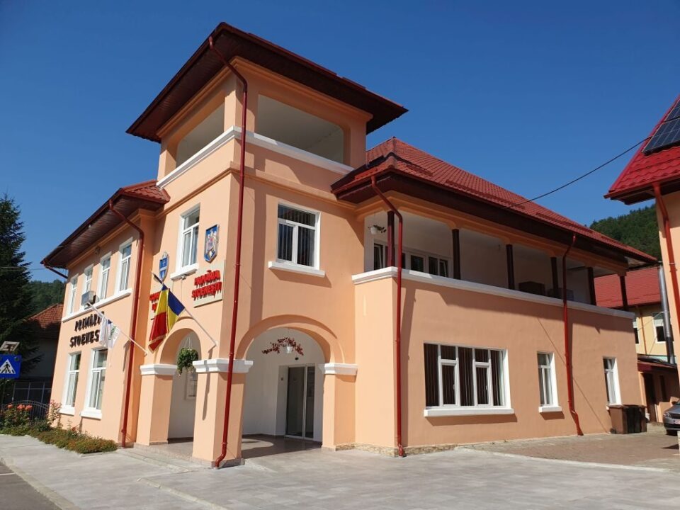 Angajat bătut într-o primărie din Argeș!