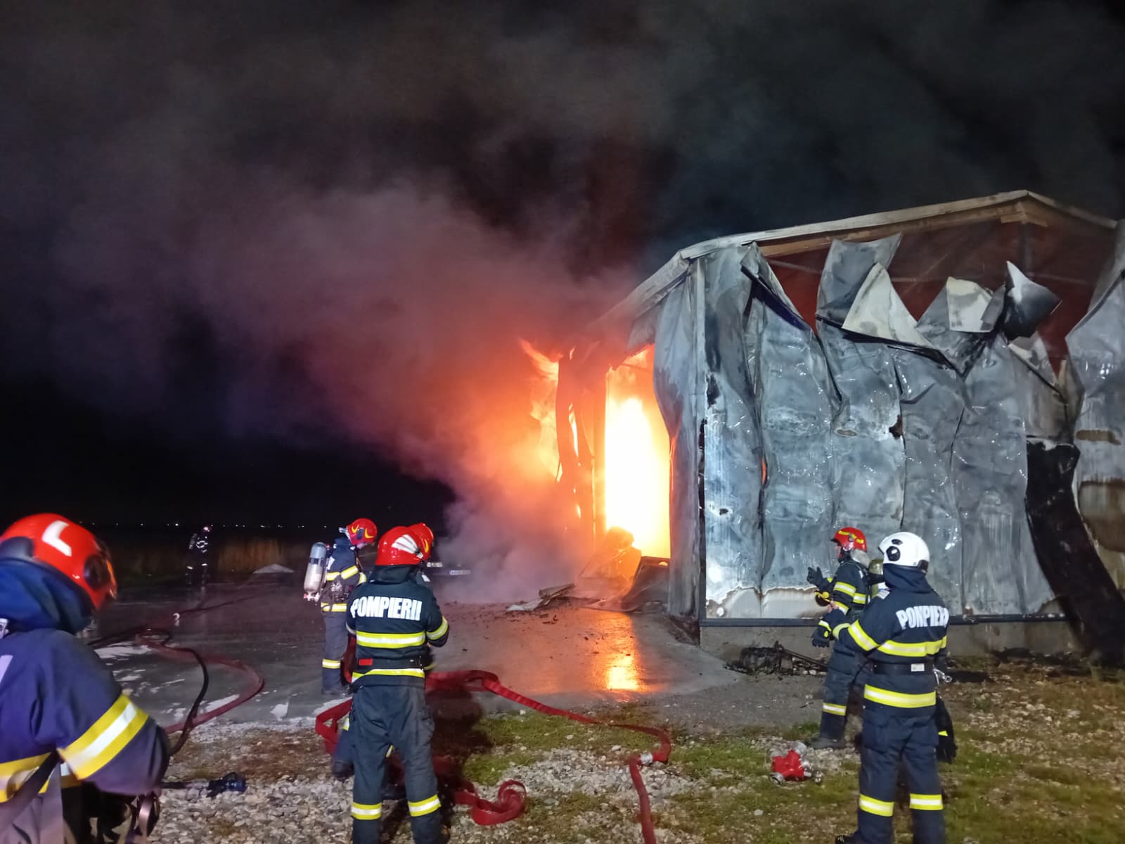 Incendiu grav lângă un restaurant cunoscut, lângă Pitești