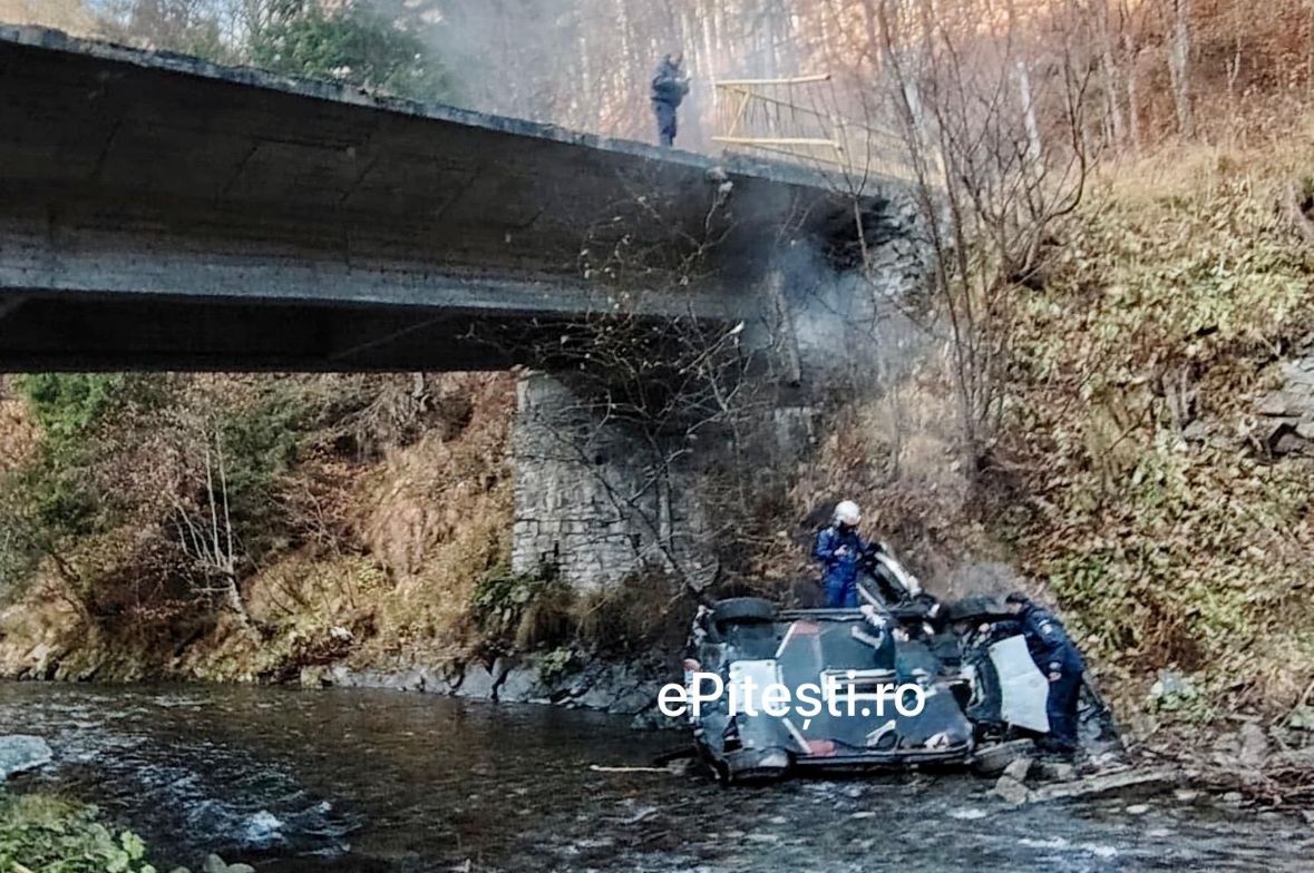 Accident la Raliul Argeșului, a căzut cu mașina în râu - Imagini video