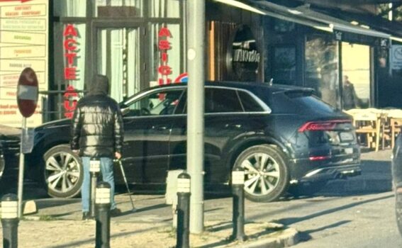 Pitești. Bolid de LUX parcat sfidător — Un nevăzător, scene halucinante