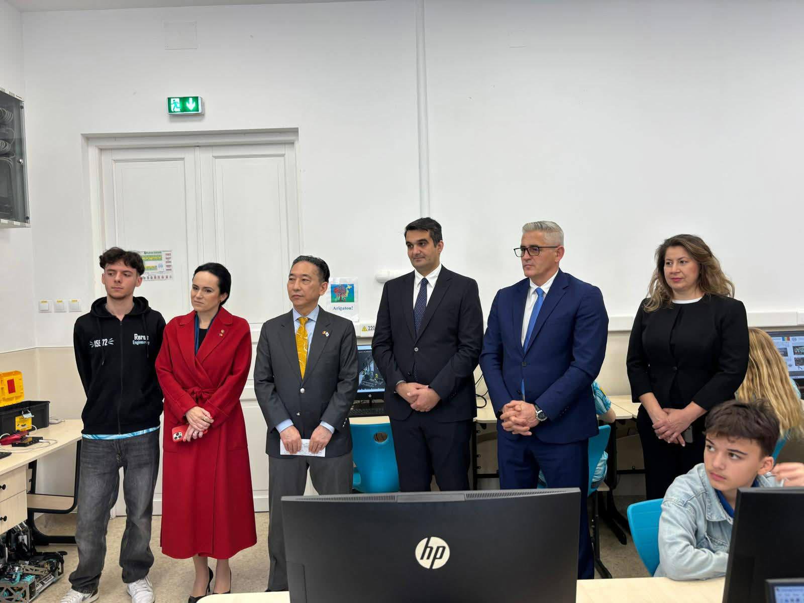 Ambasadorul Japoniei și șeful ISJ Argeș susțin parteneriatul româno-japonez pentru performanță la „Zinca Golescu”