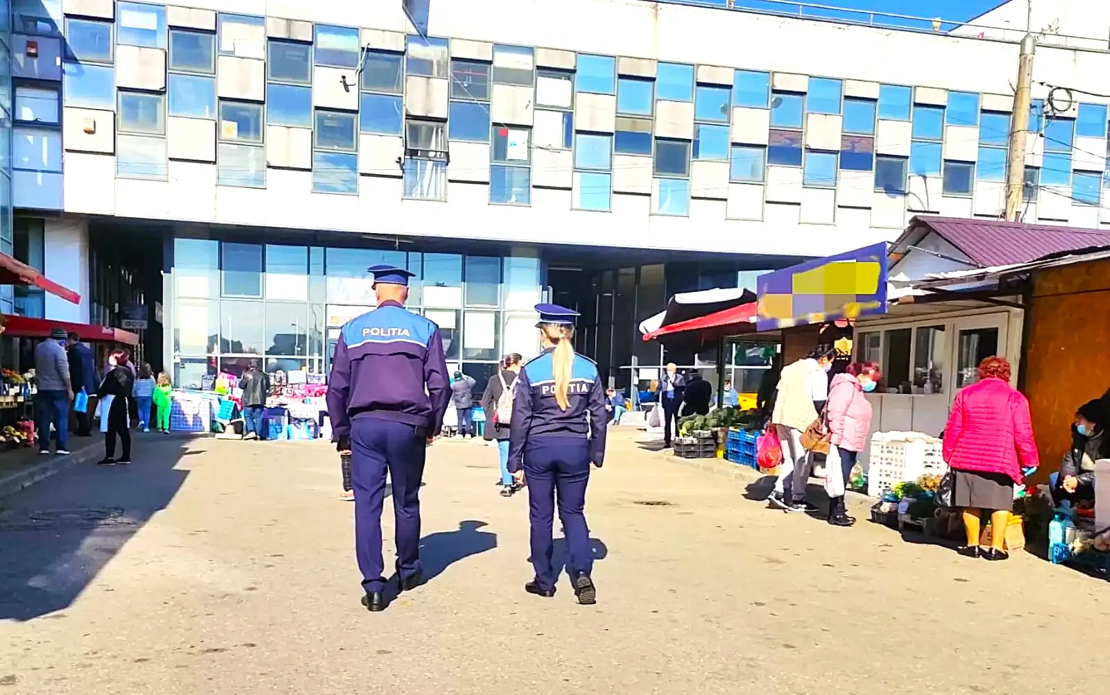 News ALERT: Șef din Poliția Pitești, implicat în „mafia țigărilor” din Piața Ceair!