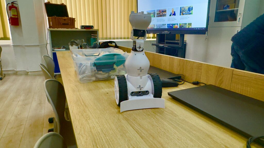 Laborator smart lab, Odobescu, robot