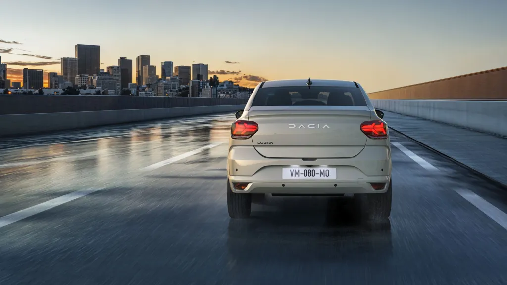 Dacia deschide comenzile