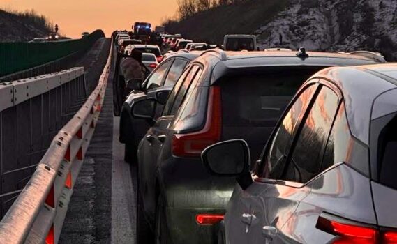 Dezastru pe DEx12, Pitești-Craiova: Planul Roșu activat după un accident cu 11 mașini  și 27 de oameni implicați