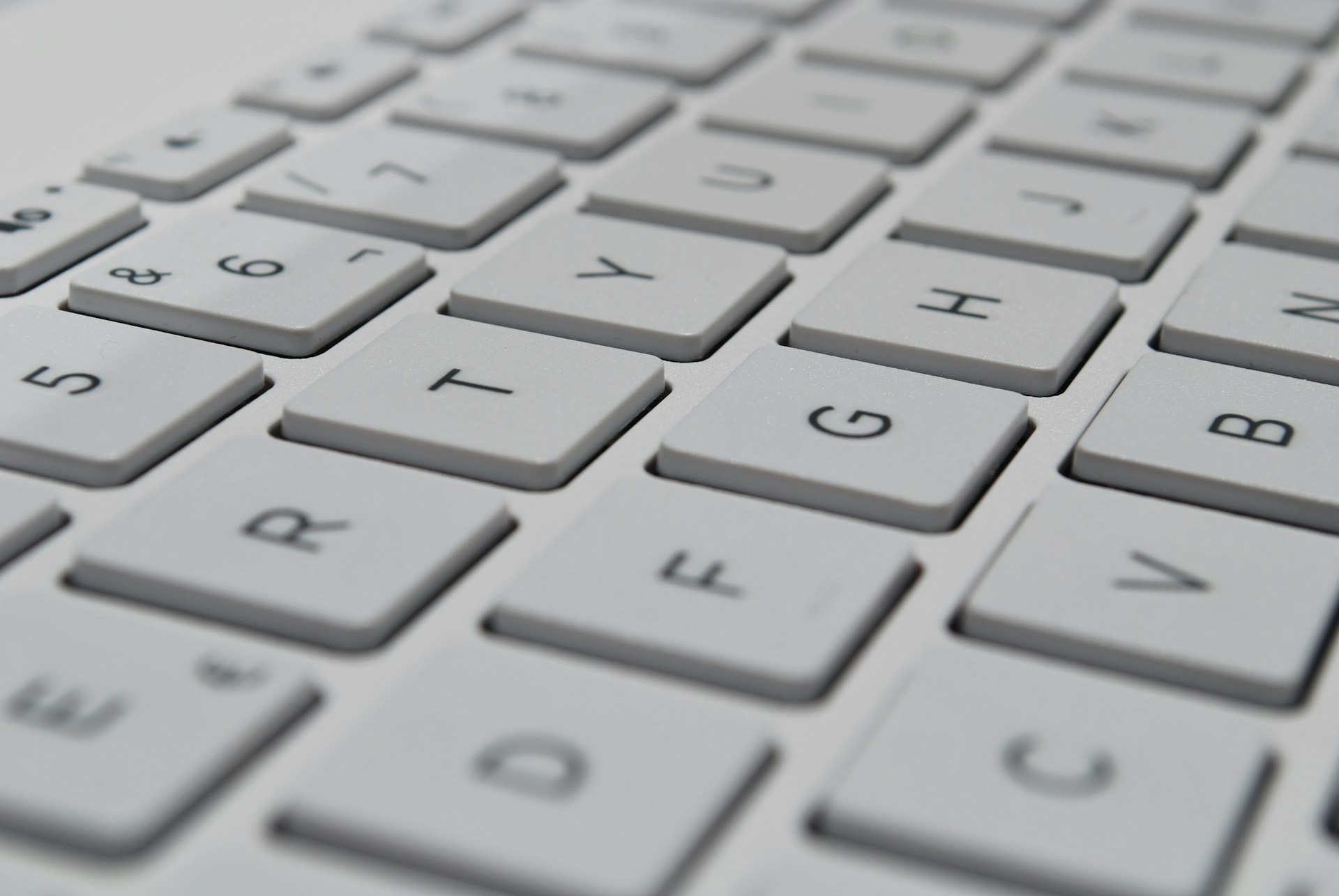 De la primele periferice la tastatura gaming: evoluția care a schimbat jocurile