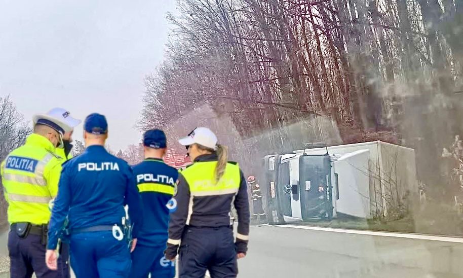 Șofer beat s-a răsturnat cu camionul pe DN7, la Cotmeana