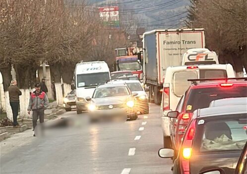 Pieton întins pe carosabil în Argeș! Trafic paralizat pe Centura Câmpulungului