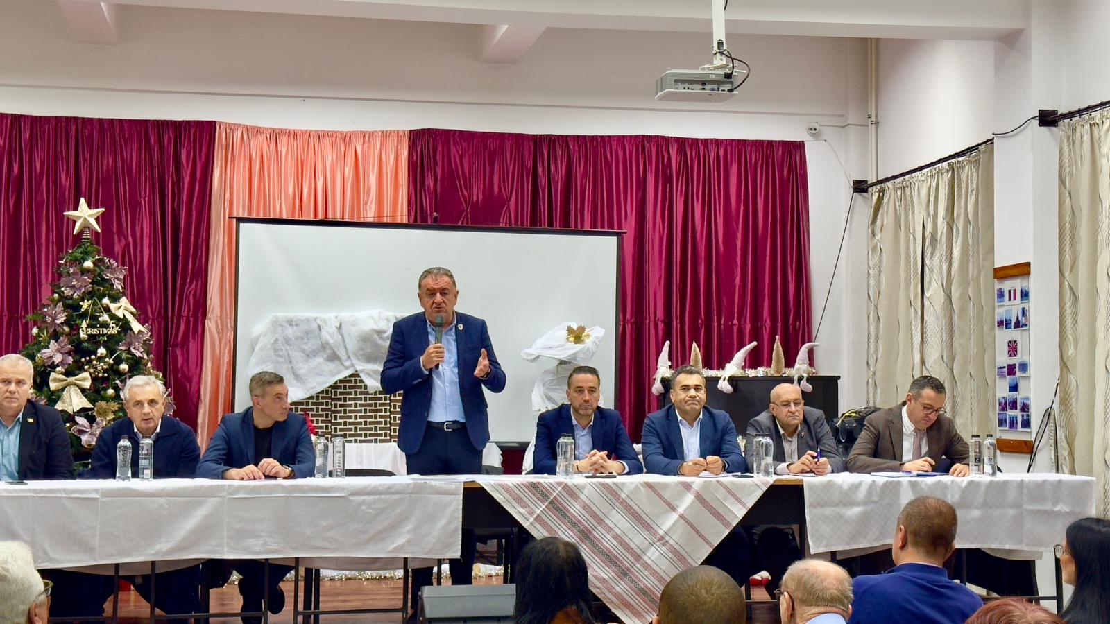 Gentea și directorii din cadrul Primăriei