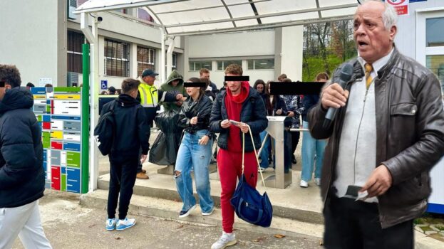 Pitești. Tensiune gravă între un locatar și elevii de la „Odobescu”!