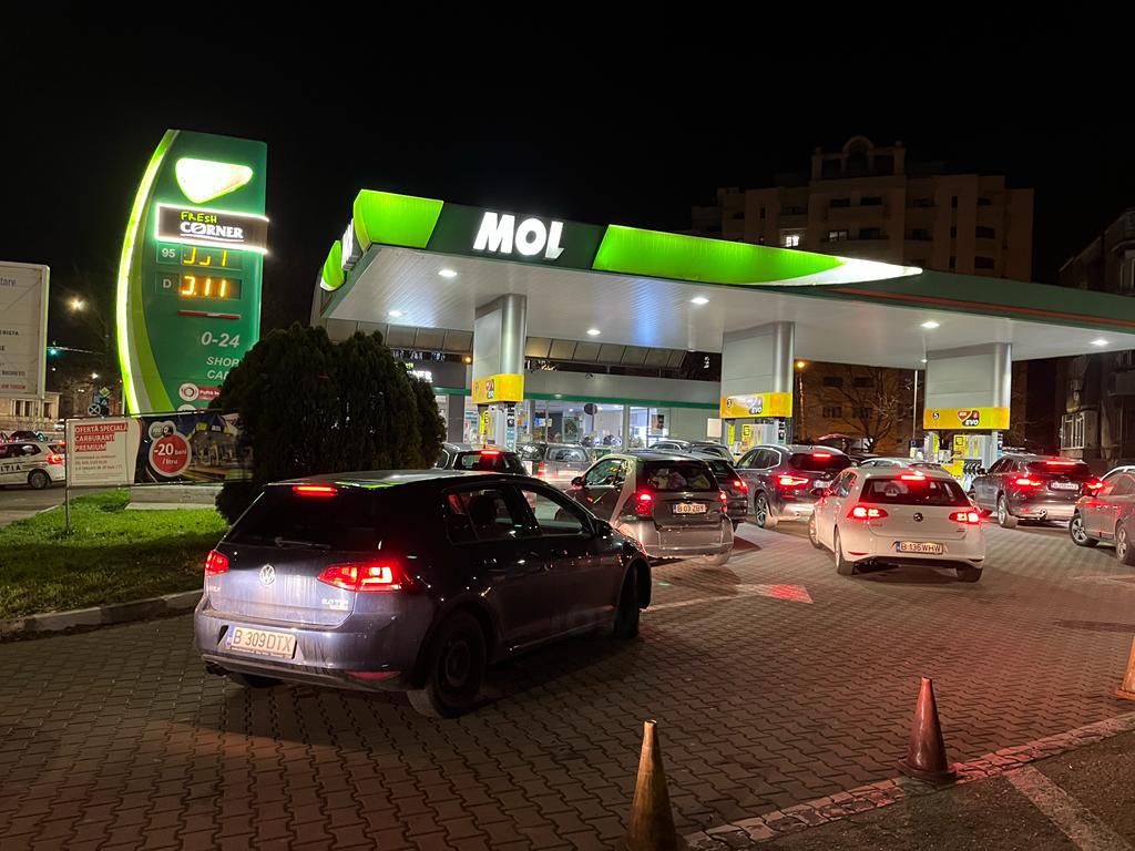 Ce prețuri găsesc șoferii la pompă miercuri, 24 decembrie
