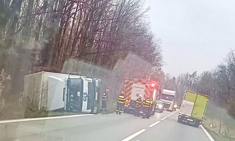 Argeș. Camion GLS răsturnat pe DN7! Trafic paralizat