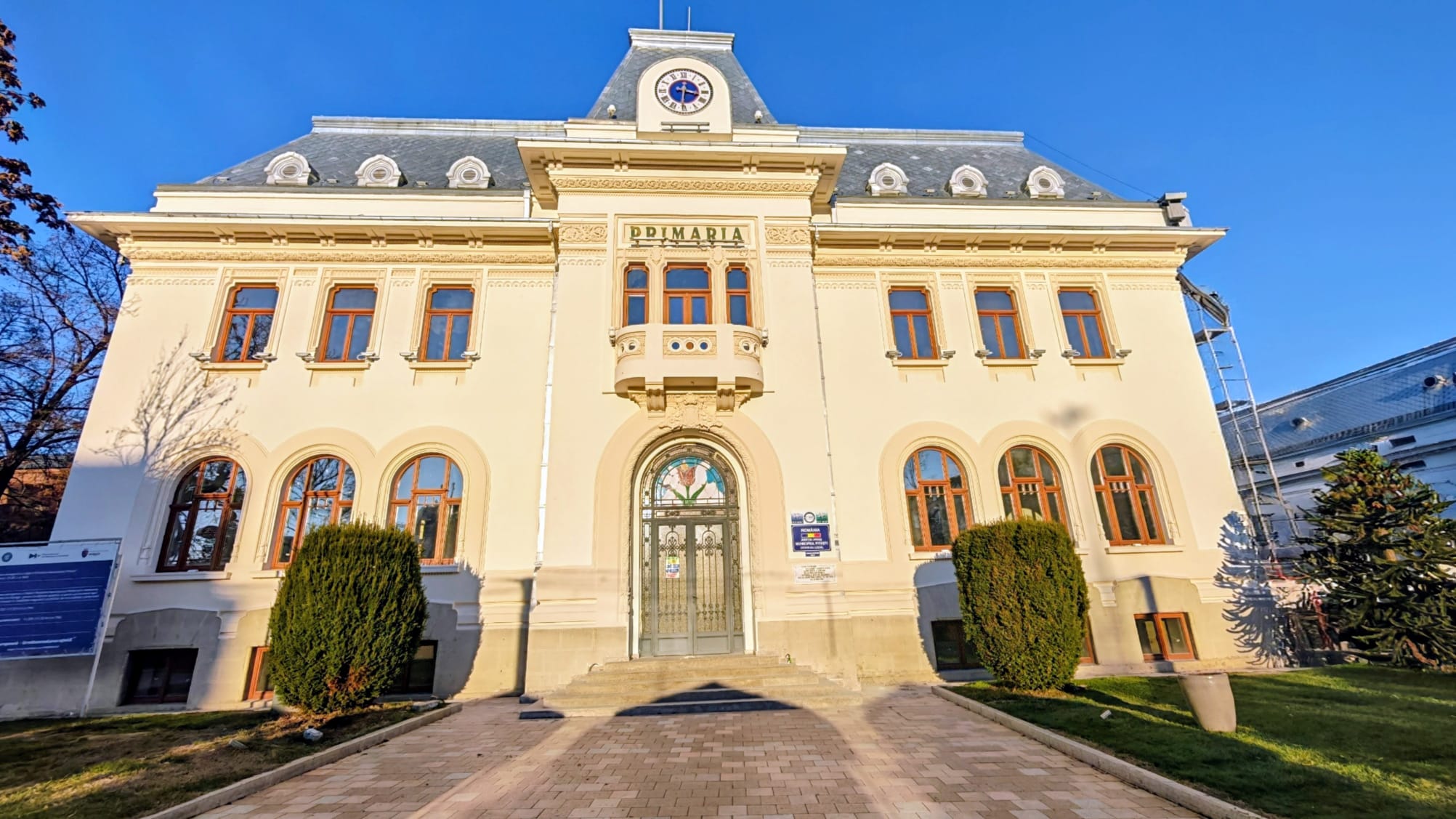 Activitate blocată între 3 și 6 aprilie la Primăria Pitești