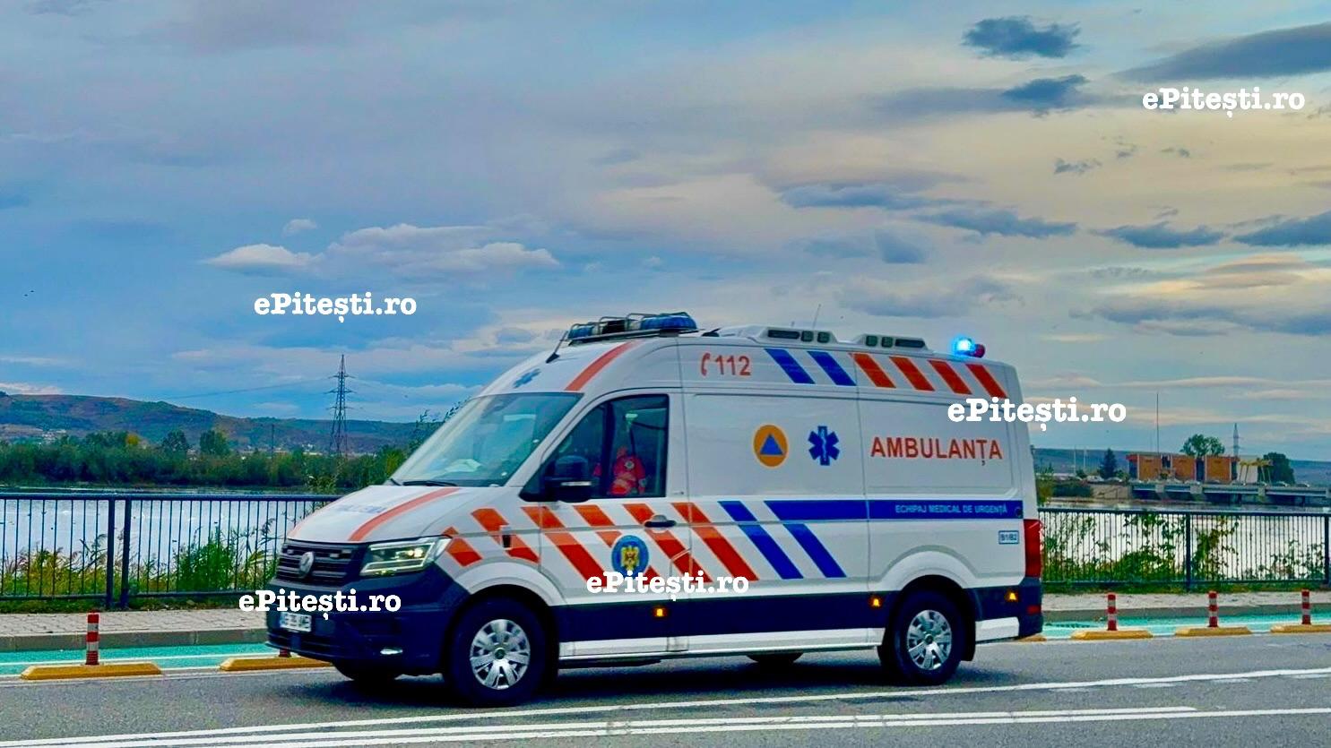 Accident șocant! O elevă de 15 ani a căzut din autocar în mers!