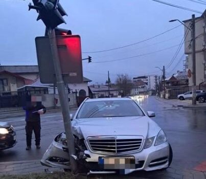 Accident la Pitești! Semafoarele oprite, circulație deviată!