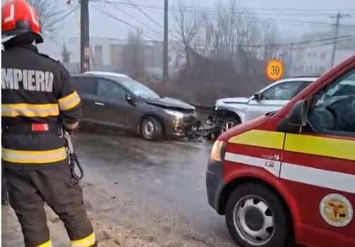 Impact frontal lângă Pitești: Mașini distruse