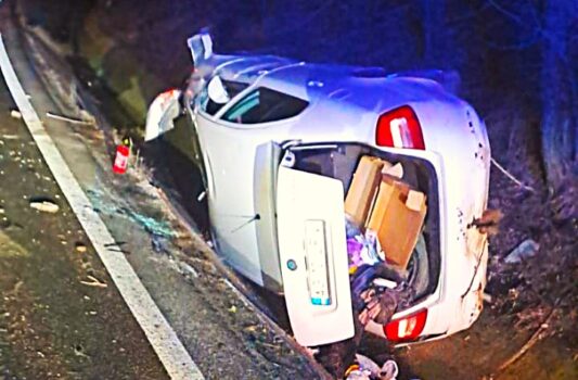 Accident lângă Pitești: Mașină răsturnată pe DN 65