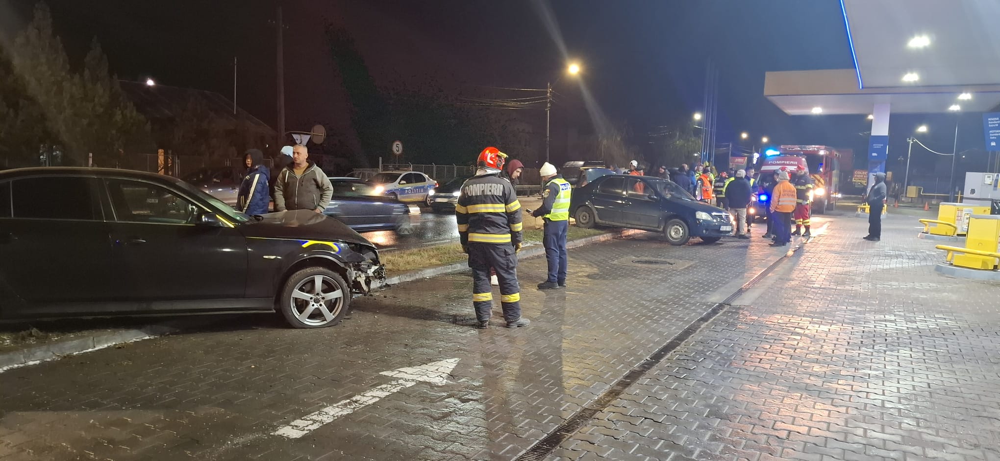 Pitești. Accident cu mai multe mașini, lângă Petrom