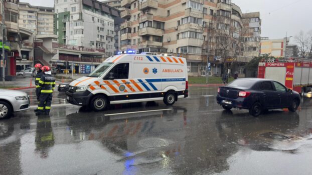 Pitești. Accident în Centru, ACUM! O gravidă în 7 luni, de urgență la spital