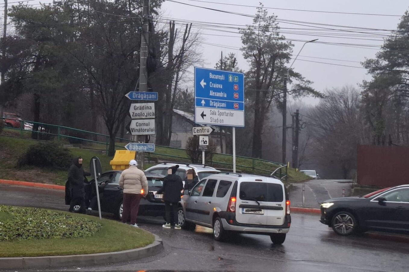 Pitești. Accident cu mai multe autoturisme în sensul giratoriu!