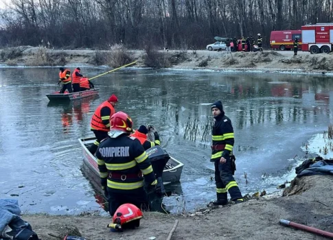 Doi bărbați din Argeș au căzut în râul Olt! Unul este resuscitat