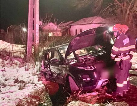 Accident grav în Argeș. Femeie de 39 de ani, transportată la spital