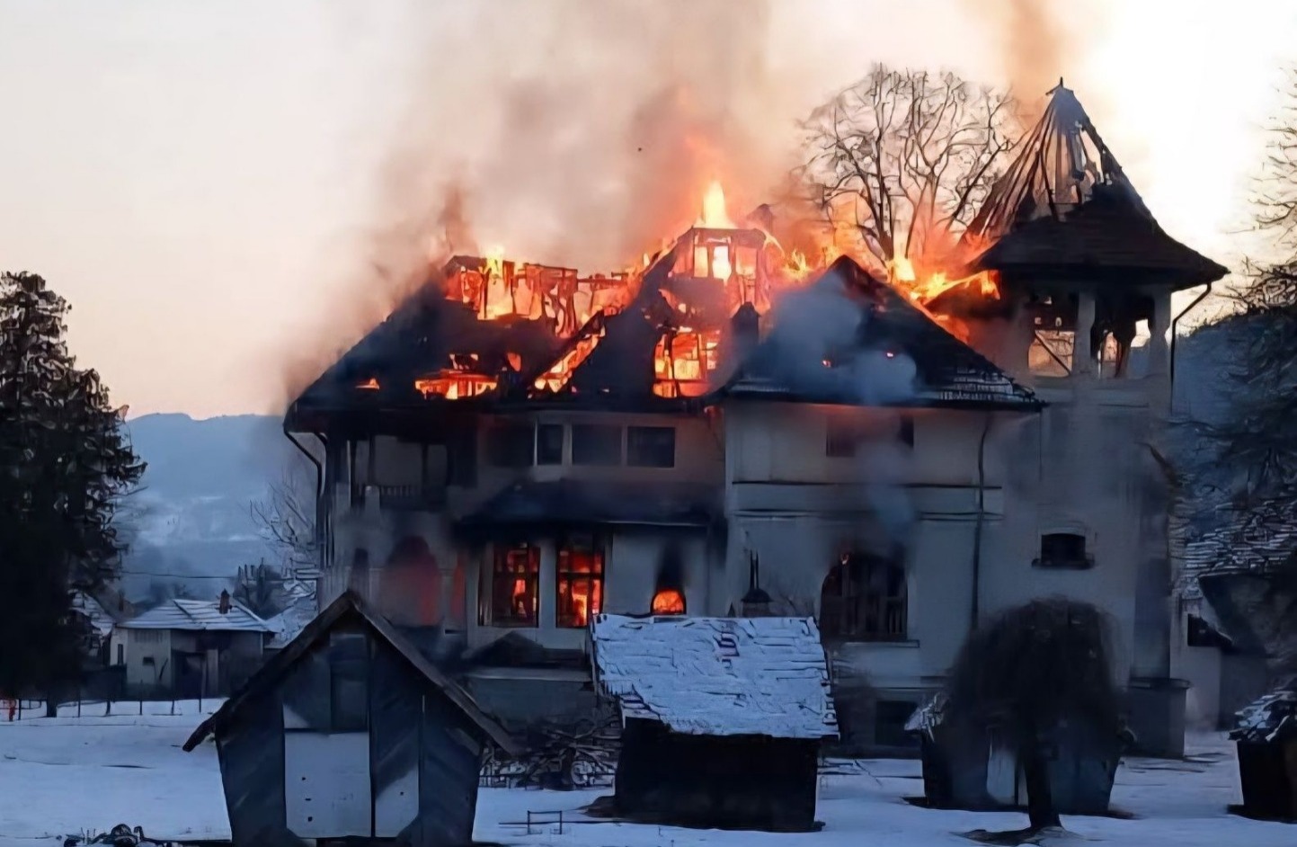 Vila-simbol a amiralului Dan Zaharia, din Stoenești, incendiată? Ce spune oficial ISU Argeș