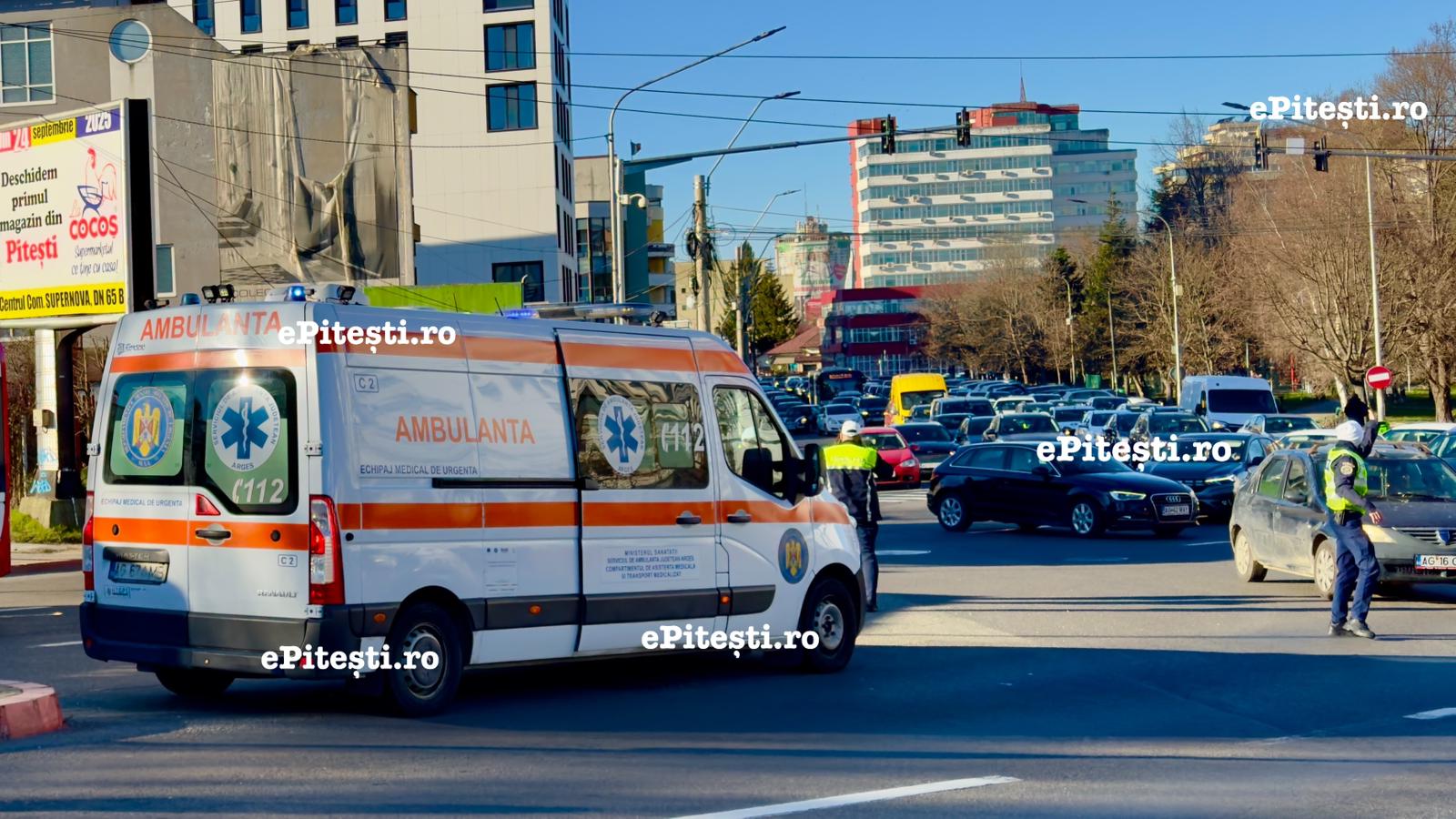 Șoferii care nu fac loc ambulanței riscă amendă și permis suspendat. Ce prevede noua lege