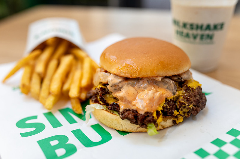 Un celebru lanț de fast-food intră pe piața din România!