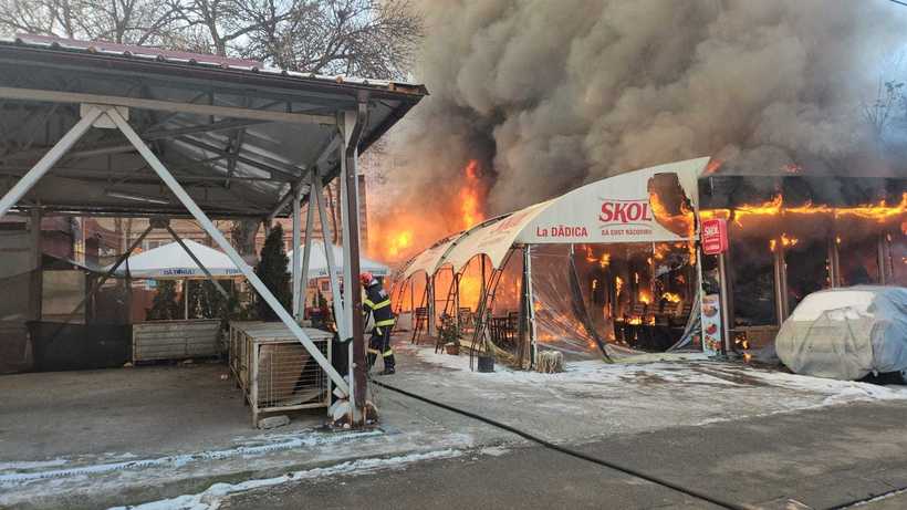 Incendiu violent la Craiova: Restaurant în flăcări