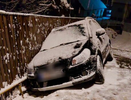 Argeș. A intrat cu mașina într-o țeavă de gaze!