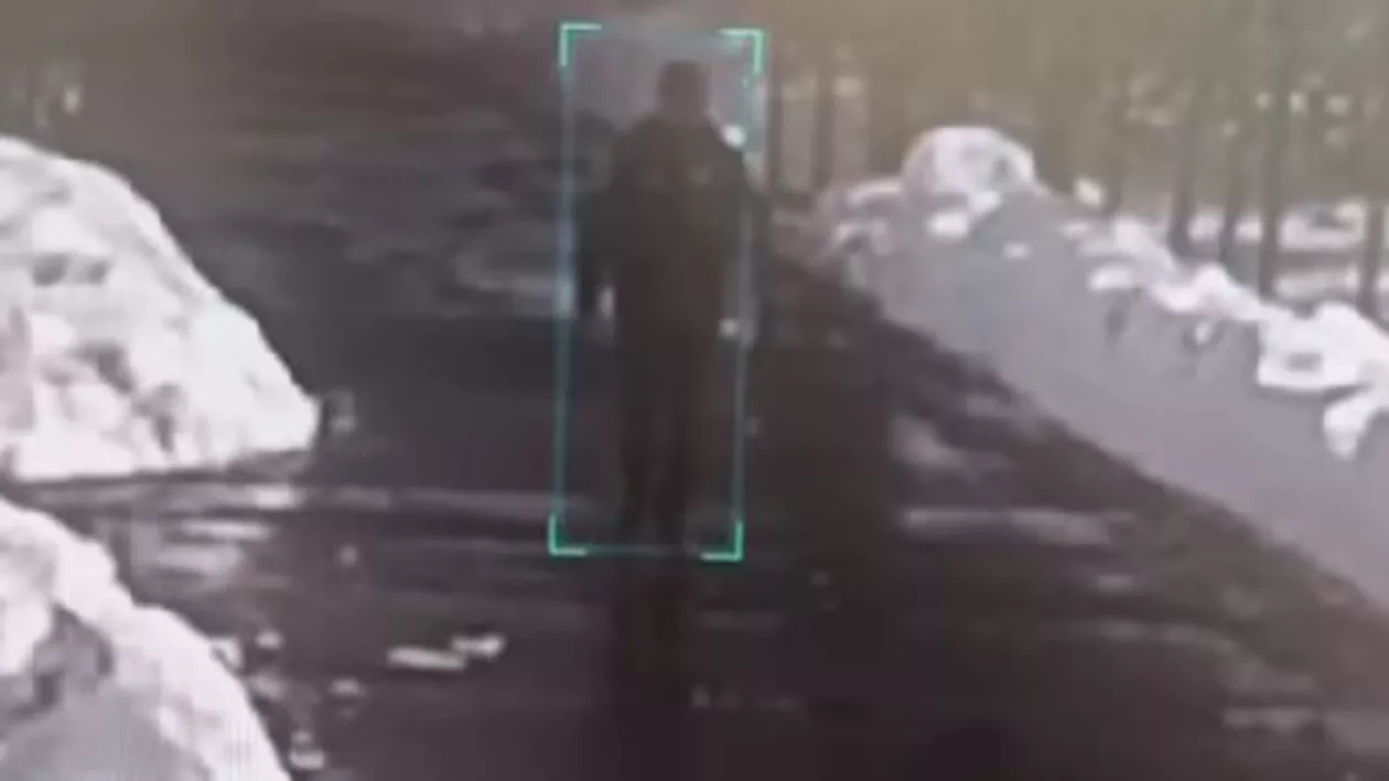 Imagini dramatice: jandarm de 40 de ani, mort în plină stradă