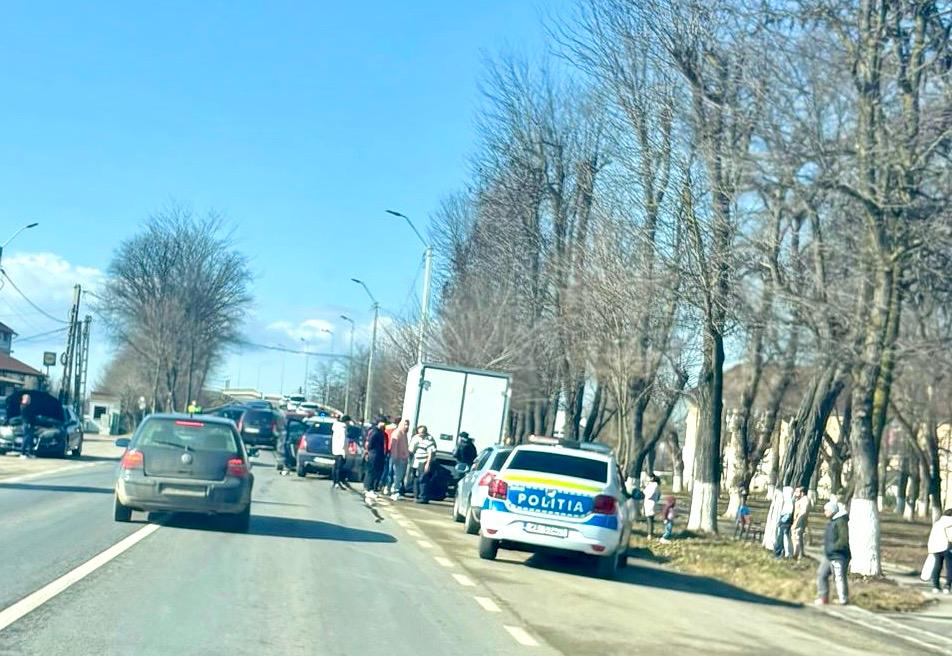 Accident în Ștefănești, ACUM! Șofer începător, implicat!