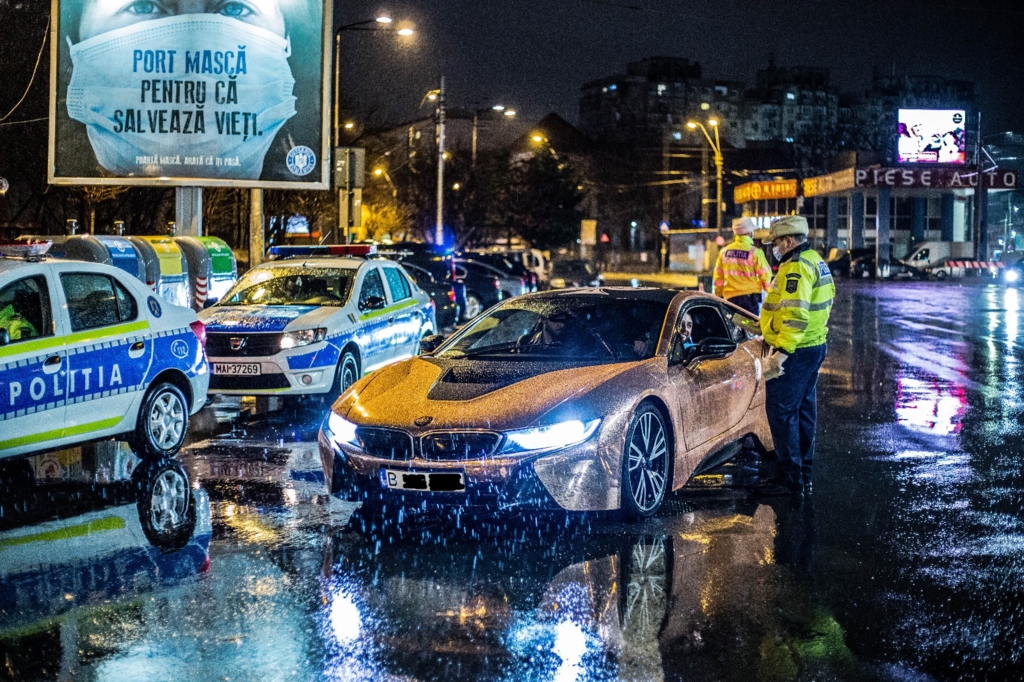 Caz incredibil în Argeș! Tânăr depistat băut la volan, fără permis și cu plăcuțe false