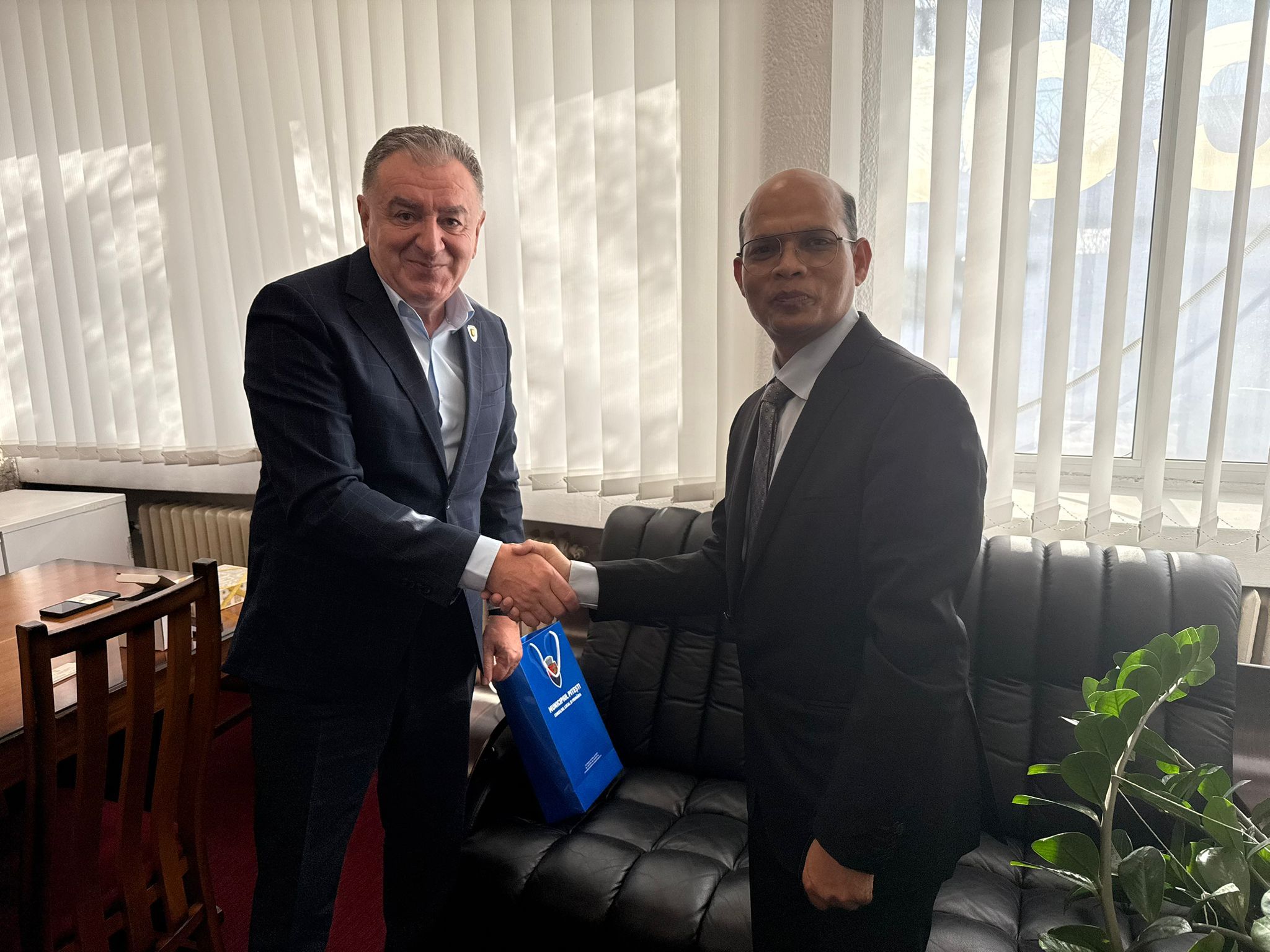 Vizită de rang înalt la Pitești: Primarul Cristian Gentea, față în față cu ambasadorul Indiei