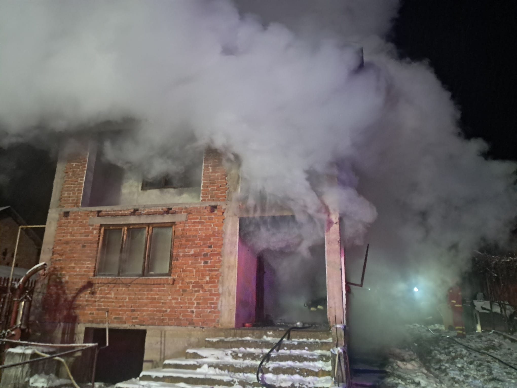 Nenorocire în Budeasa-Argeș: Bărbat de 50 de ani, mort într-o locuință cuprinsă de flăcări