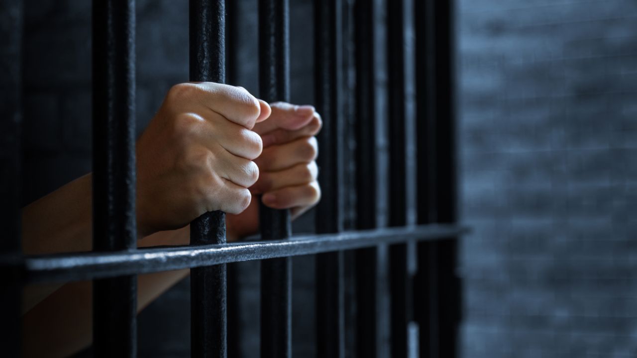 Amendă penală neplătită, transformată în 180 de zile de închisoare
