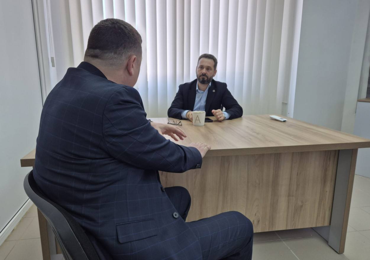 Vicepreședintele Senatului, Mihai Coteț, în dialog cu piteștenii