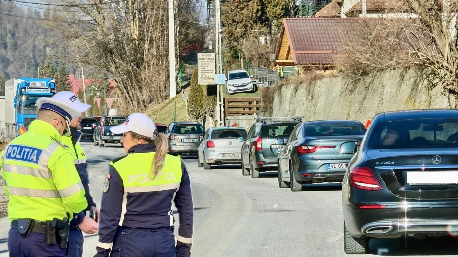 Scene greu de privit într-o mașină, pe DN 73, în Argeș! Soț și soție, protagoniști