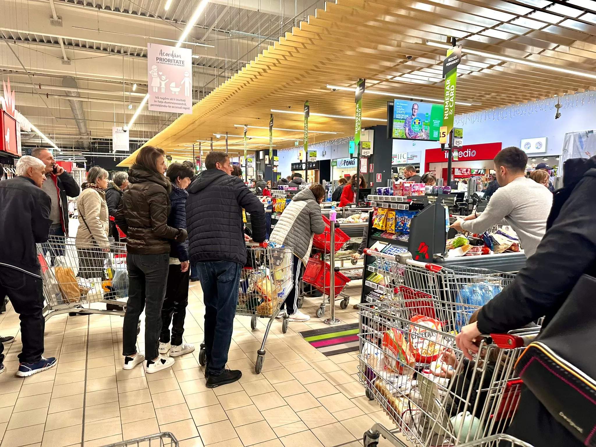 O nouă lovitură pentru români în supermarketuri