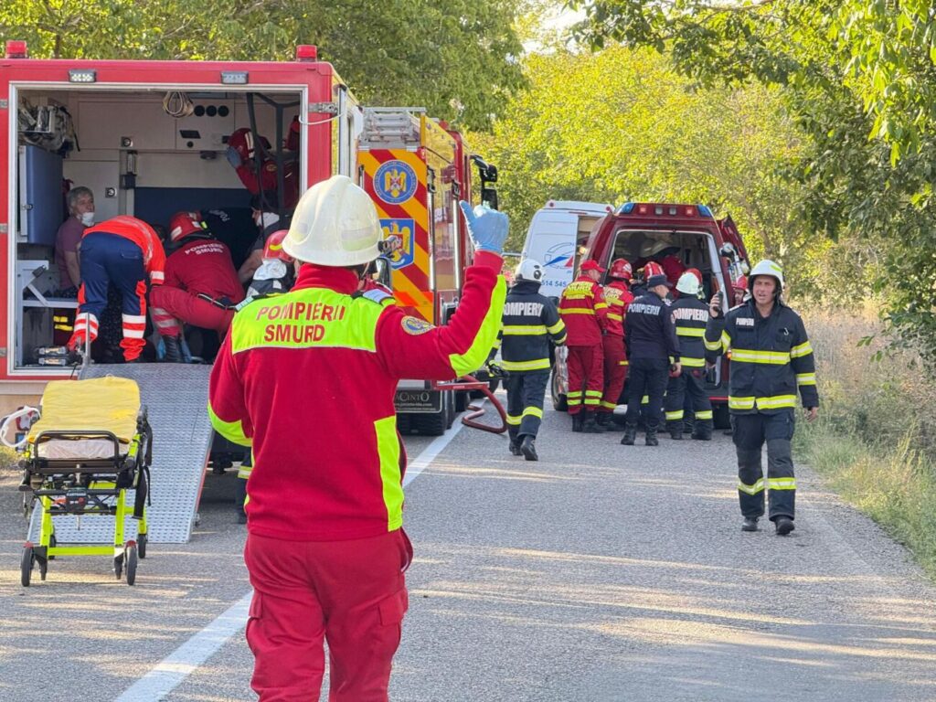 Accident cumplit: Tânăr de 24 de ani mort, 2 persoane sunt grav rănite