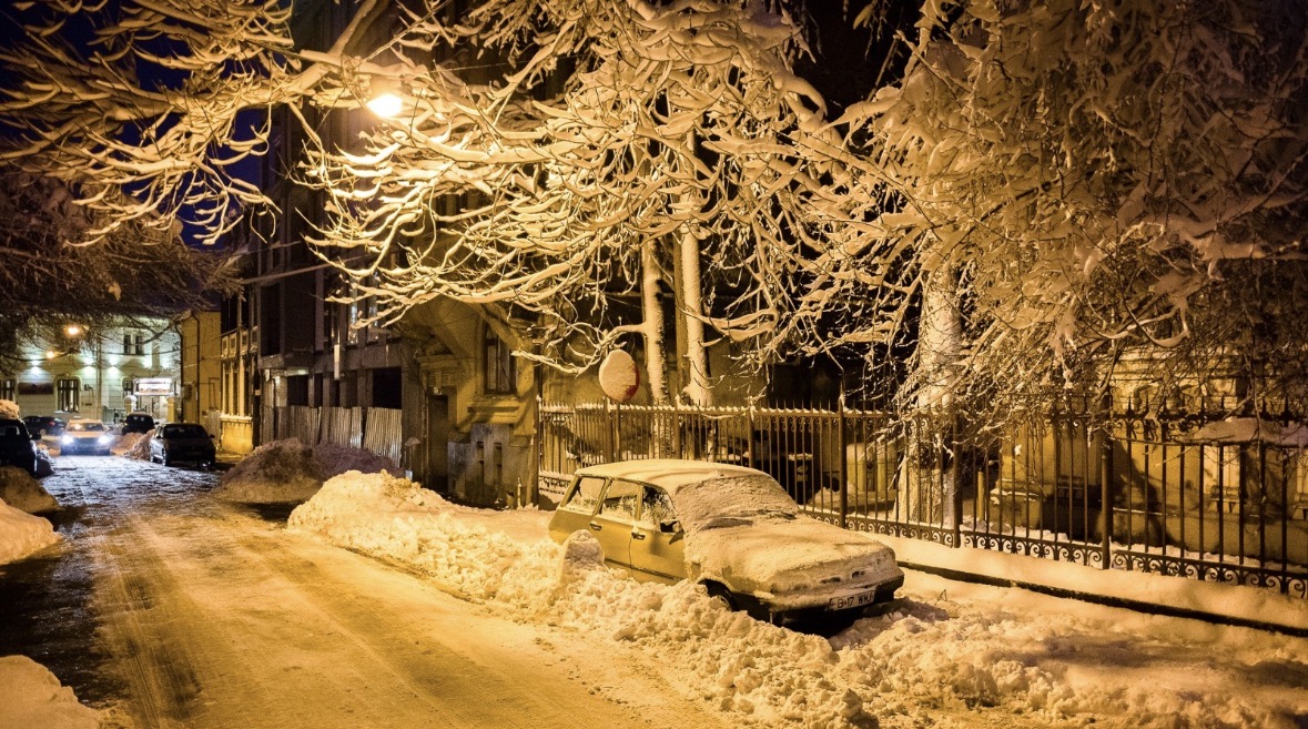 Vremea se răcește din nou. Zonele unde revin ninsorile
